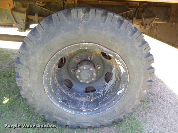 image for item DB2567 1979 Ford F600 fire truck