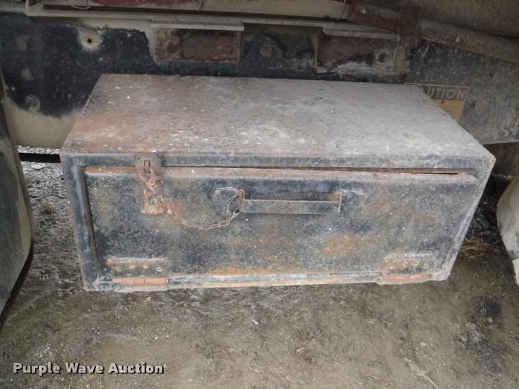 image for item DB3911 1993 Ford L8000 dump truck