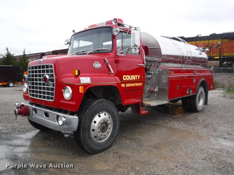 image for item DB3924 1984 Ford L8501 Louisville 101 tanker fire truck