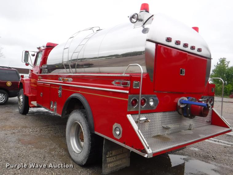 image for item DB3924 1984 Ford L8501 Louisville 101 tanker fire truck