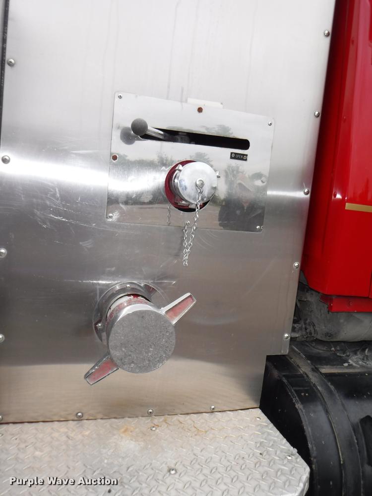 image for item DB3924 1984 Ford L8501 Louisville 101 tanker fire truck