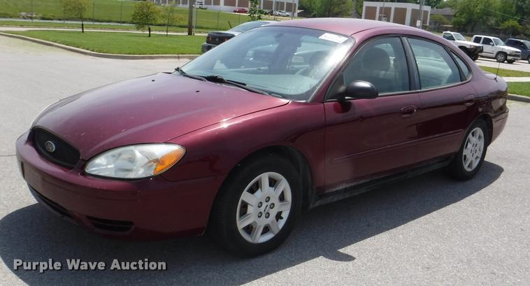 image for item DB3951 2005 Ford Taurus SE