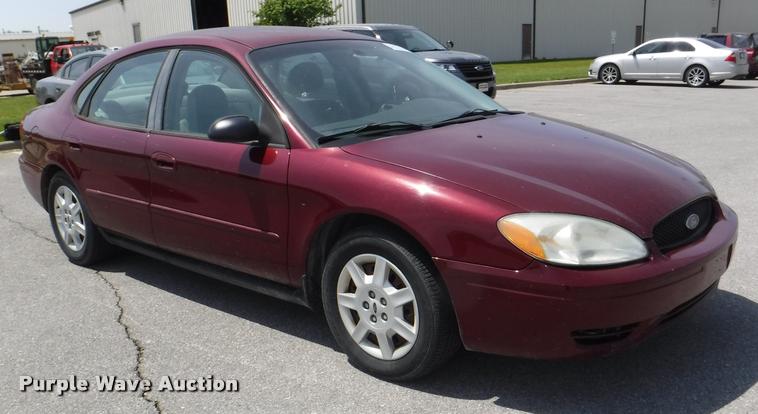 image for item DB3951 2005 Ford Taurus SE