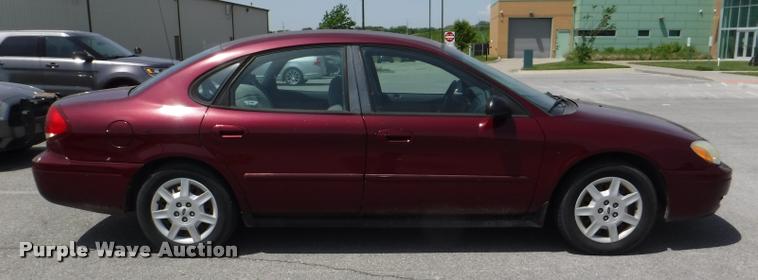 image for item DB3951 2005 Ford Taurus SE