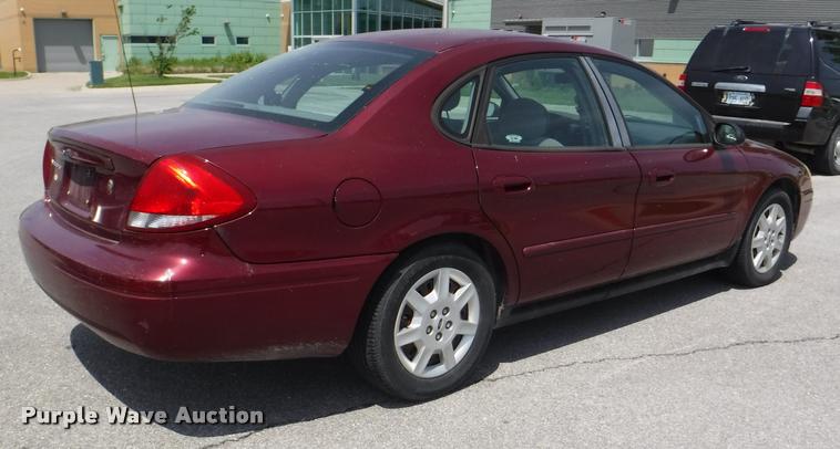 image for item DB3951 2005 Ford Taurus SE