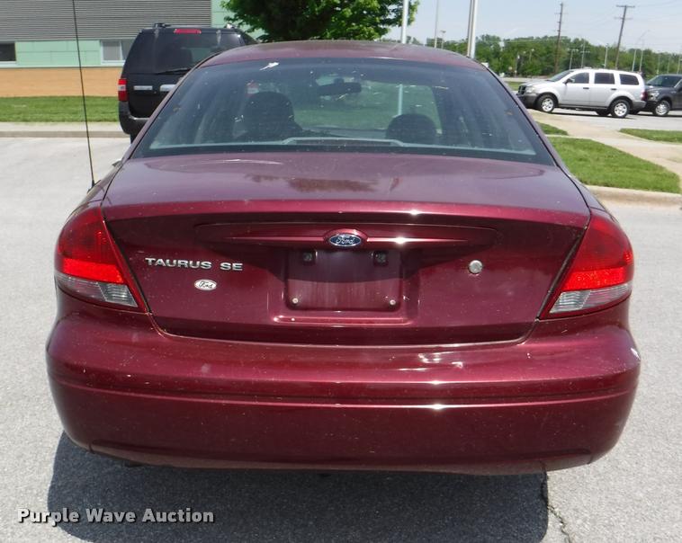 image for item DB3951 2005 Ford Taurus SE