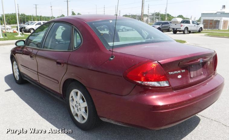 image for item DB3951 2005 Ford Taurus SE