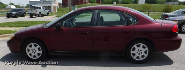 image for item DB3951 2005 Ford Taurus SE