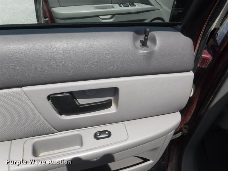 image for item DB3951 2005 Ford Taurus SE