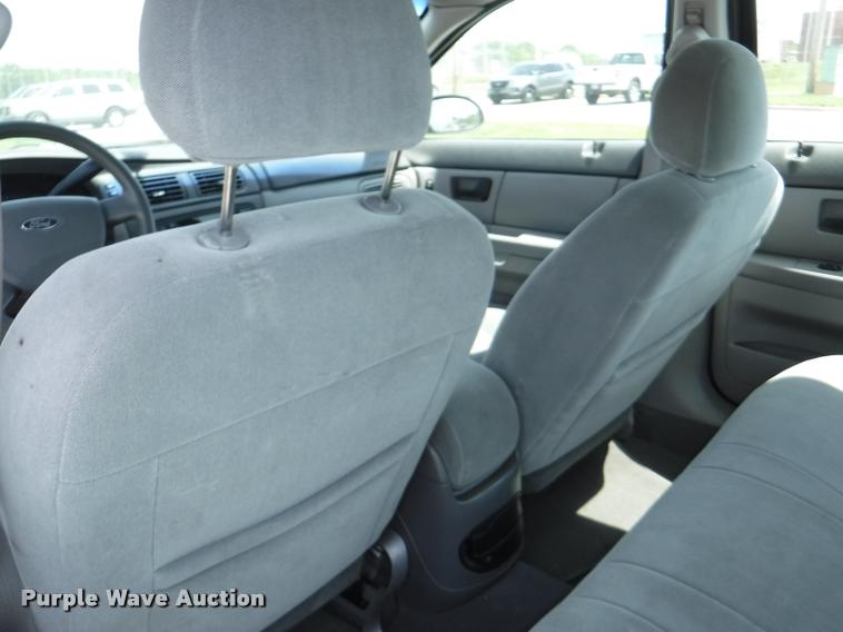 image for item DB3951 2005 Ford Taurus SE