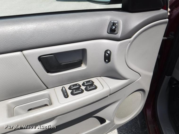 image for item DB3951 2005 Ford Taurus SE