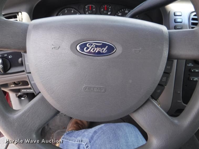 image for item DB3951 2005 Ford Taurus SE