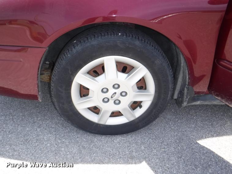 image for item DB3951 2005 Ford Taurus SE