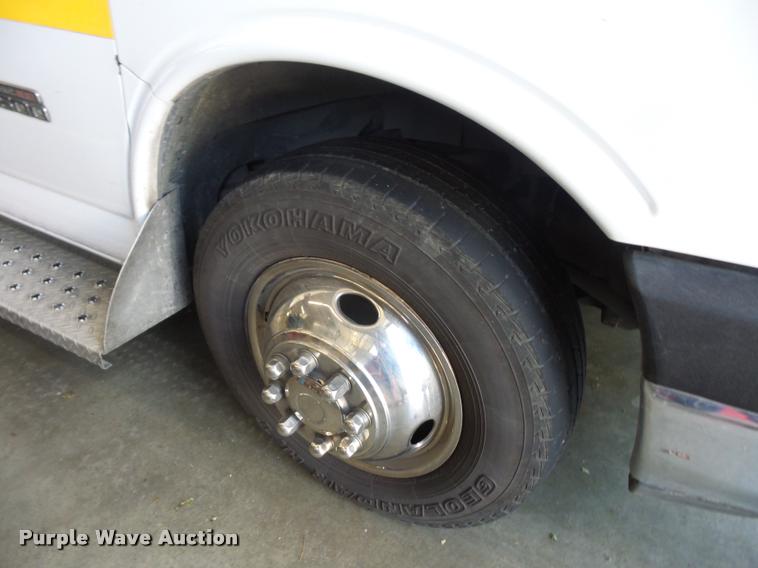 image for item DD9437 2009 Chevrolet Express 3500 ambulance