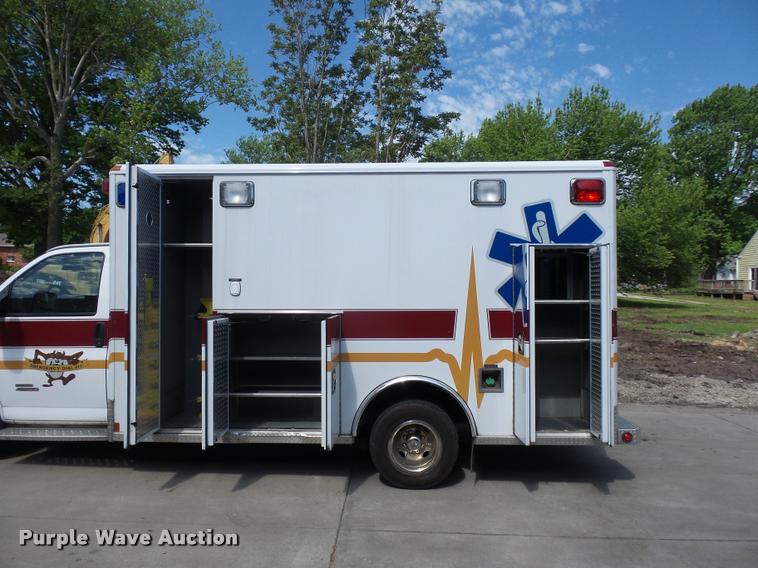 image for item DD9437 2009 Chevrolet Express 3500 ambulance