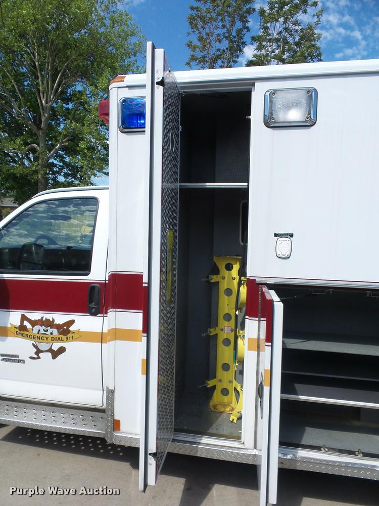 image for item DD9437 2009 Chevrolet Express 3500 ambulance