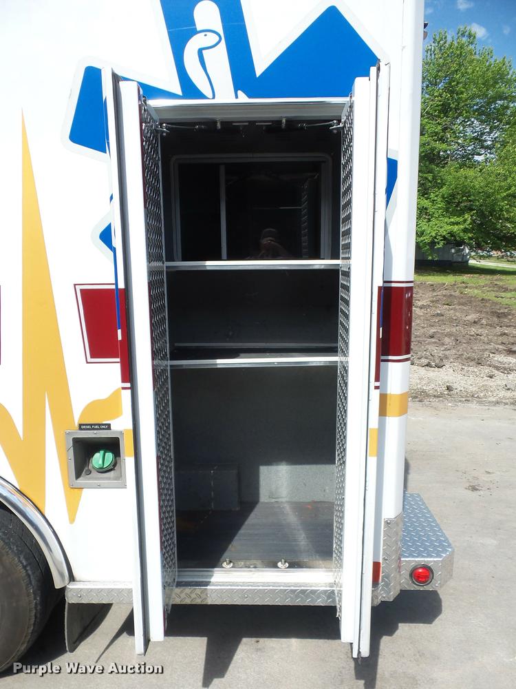 image for item DD9437 2009 Chevrolet Express 3500 ambulance