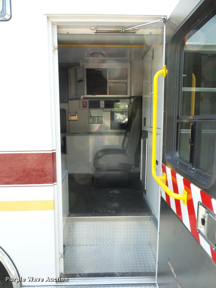image for item DD9437 2009 Chevrolet Express 3500 ambulance