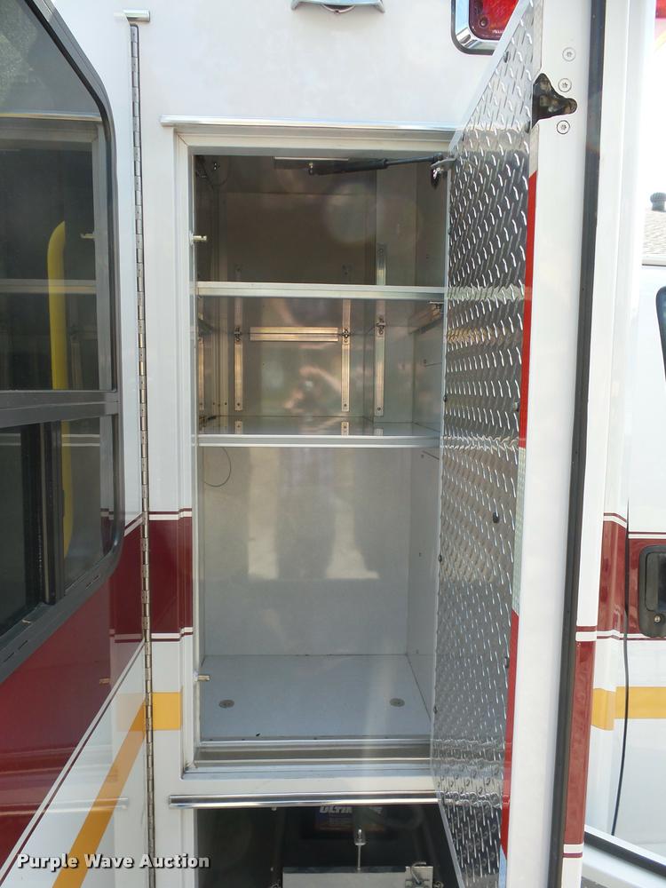 image for item DD9437 2009 Chevrolet Express 3500 ambulance