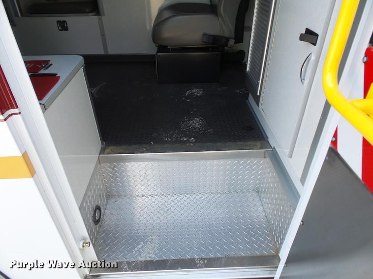 image for item DD9437 2009 Chevrolet Express 3500 ambulance