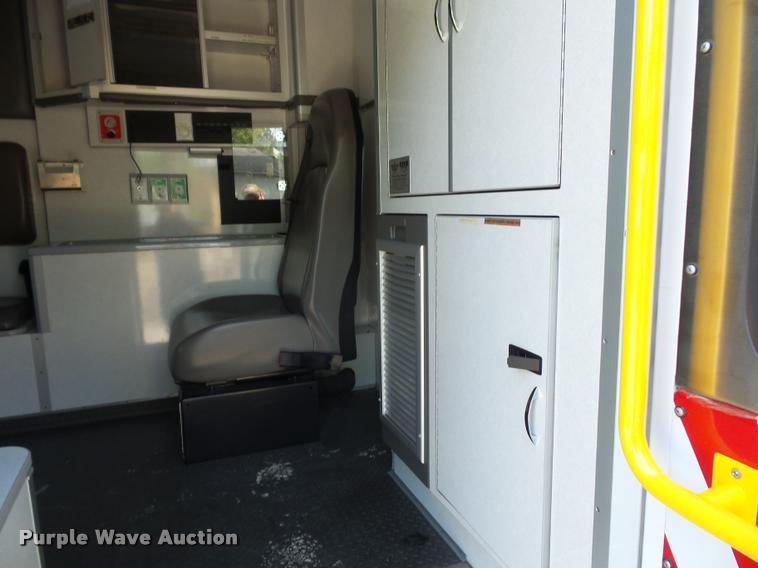 image for item DD9437 2009 Chevrolet Express 3500 ambulance