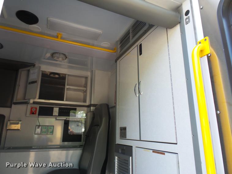 image for item DD9437 2009 Chevrolet Express 3500 ambulance