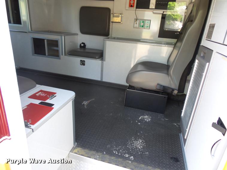 image for item DD9437 2009 Chevrolet Express 3500 ambulance