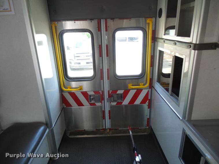 image for item DD9437 2009 Chevrolet Express 3500 ambulance