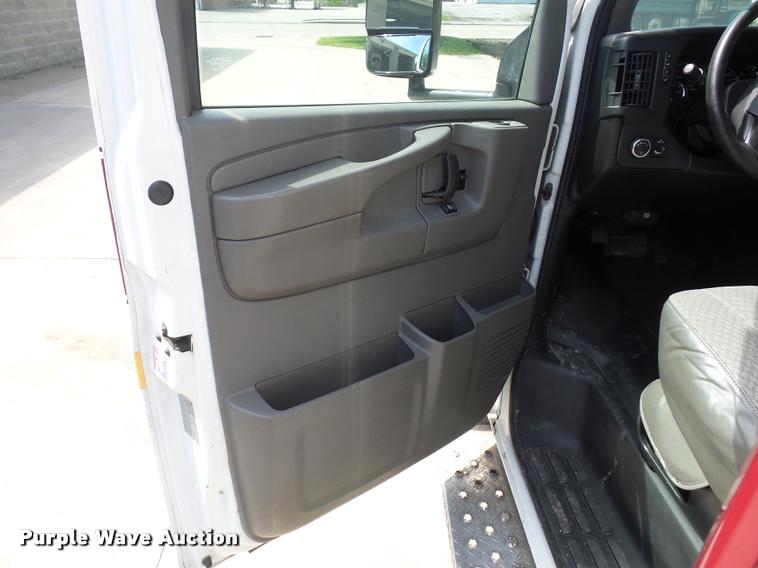 image for item DD9437 2009 Chevrolet Express 3500 ambulance