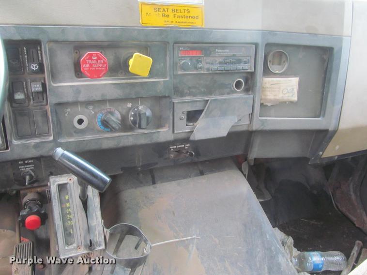 image for item DG9463 1991 International 4900 dump truck