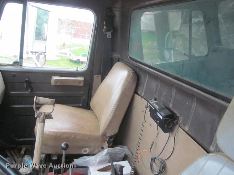 image for item DG9463 1991 International 4900 dump truck