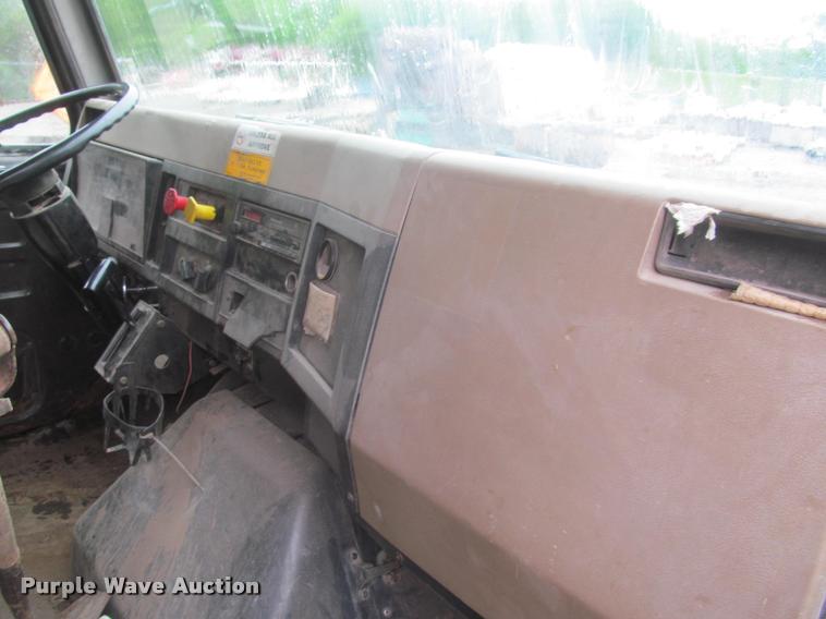image for item DG9463 1991 International 4900 dump truck