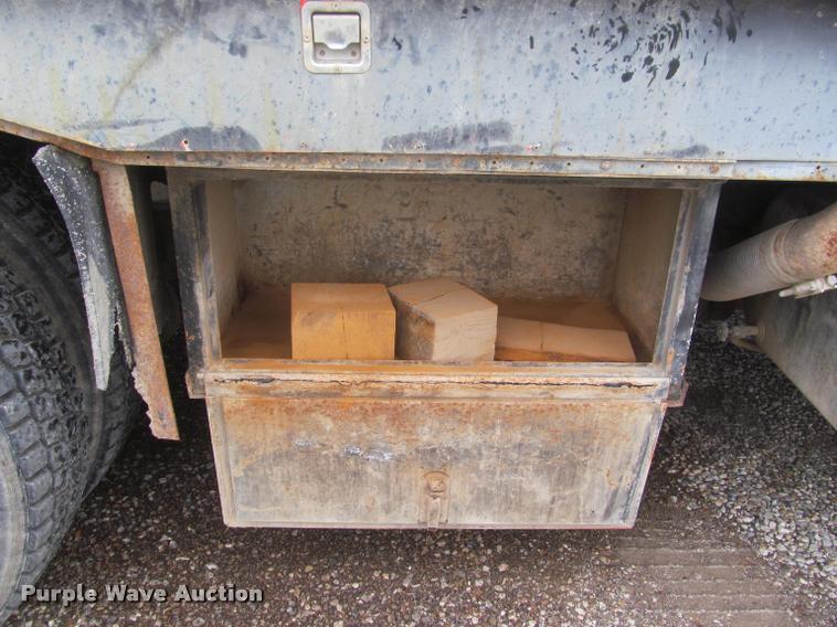 image for item DG9463 1991 International 4900 dump truck