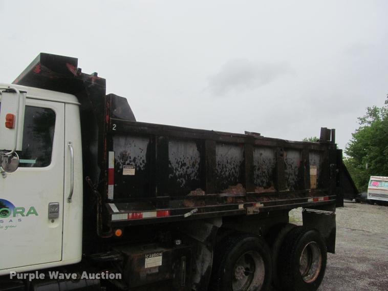 image for item DG9463 1991 International 4900 dump truck