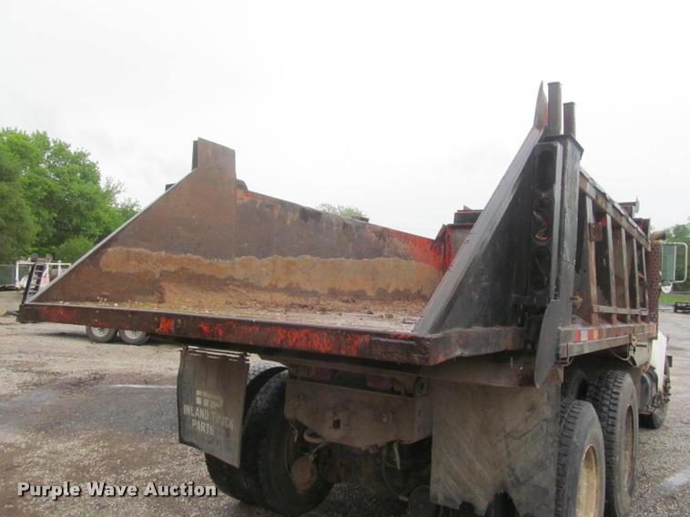 image for item DG9463 1991 International 4900 dump truck