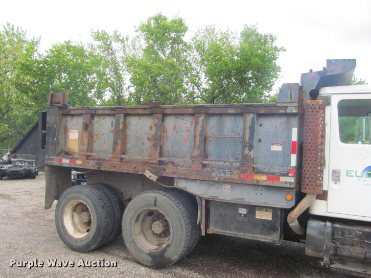 image for item DG9463 1991 International 4900 dump truck