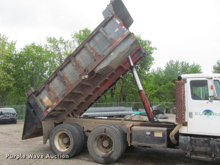 image for item DG9463 1991 International 4900 dump truck