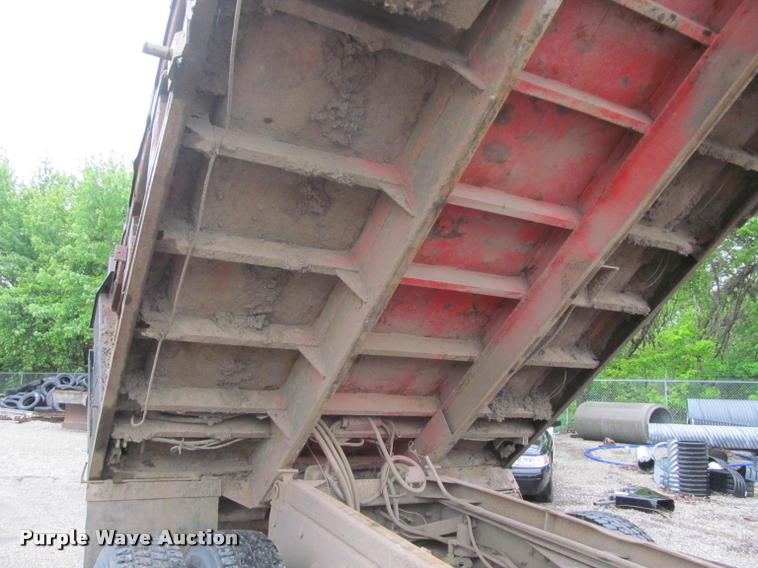 image for item DG9463 1991 International 4900 dump truck