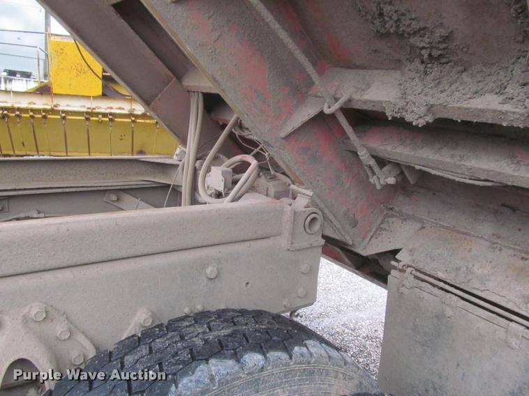 image for item DG9463 1991 International 4900 dump truck