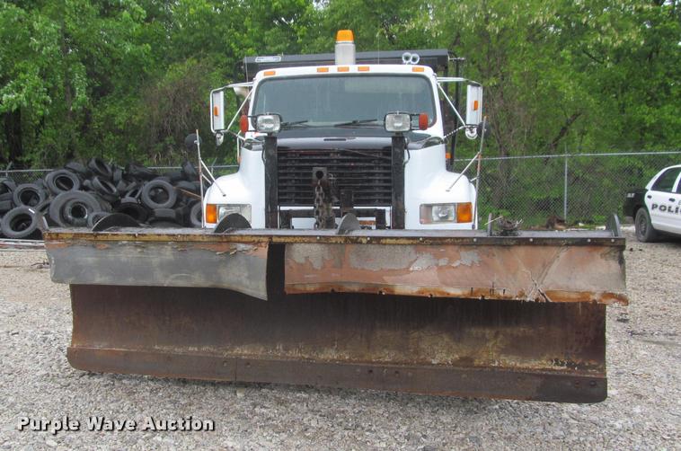 image for item DG9464 1993 International 4900 dump truck