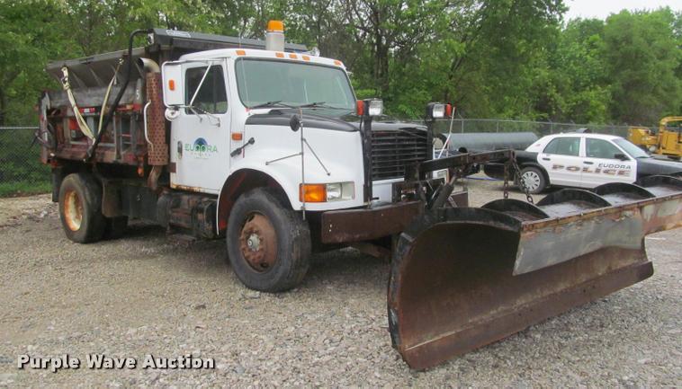 image for item DG9464 1993 International 4900 dump truck