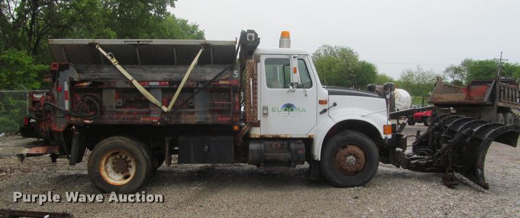 image for item DG9464 1993 International 4900 dump truck