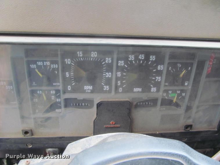 image for item DG9464 1993 International 4900 dump truck