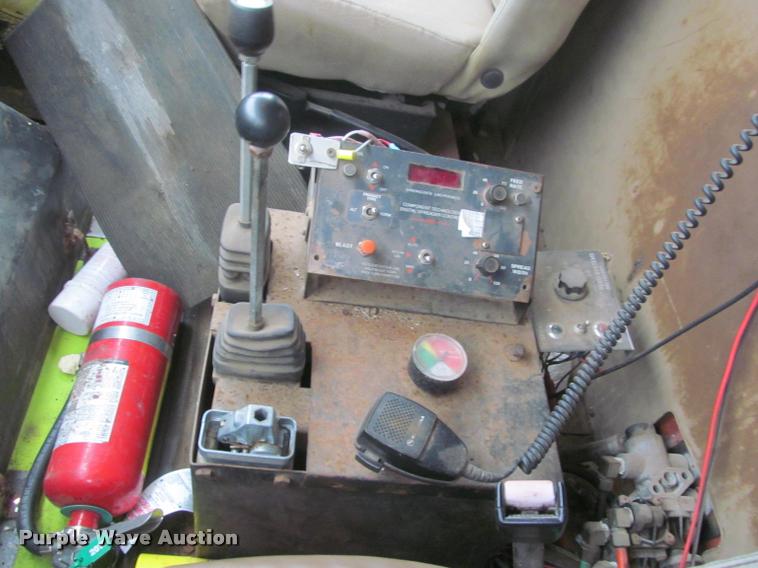 image for item DG9464 1993 International 4900 dump truck