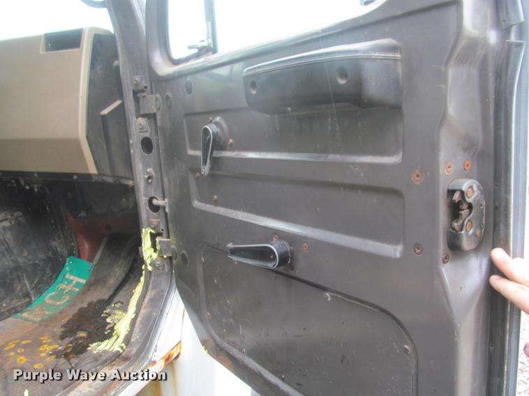 image for item DG9464 1993 International 4900 dump truck