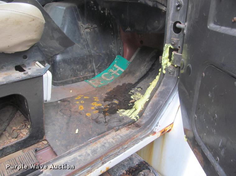 image for item DG9464 1993 International 4900 dump truck