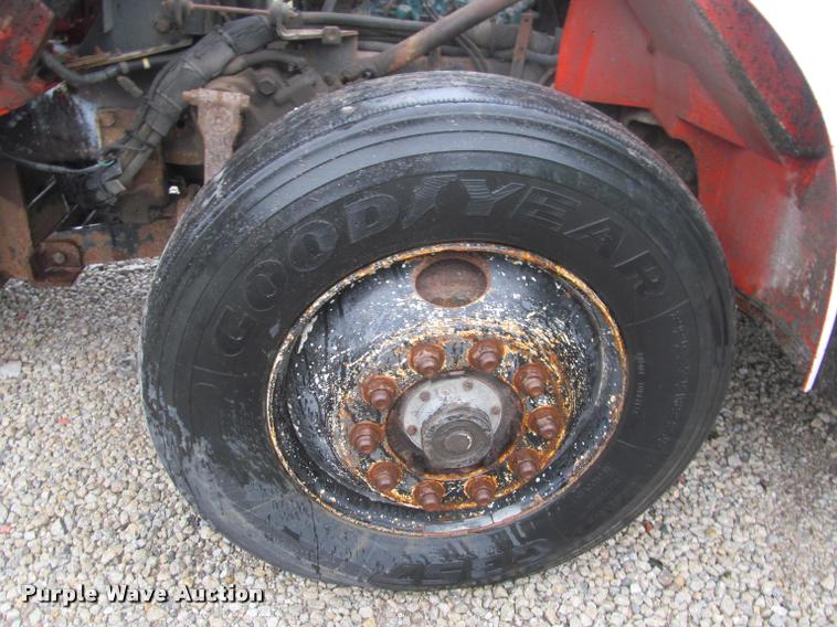 image for item DG9464 1993 International 4900 dump truck