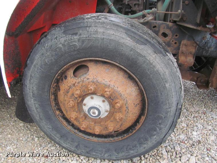 image for item DG9464 1993 International 4900 dump truck