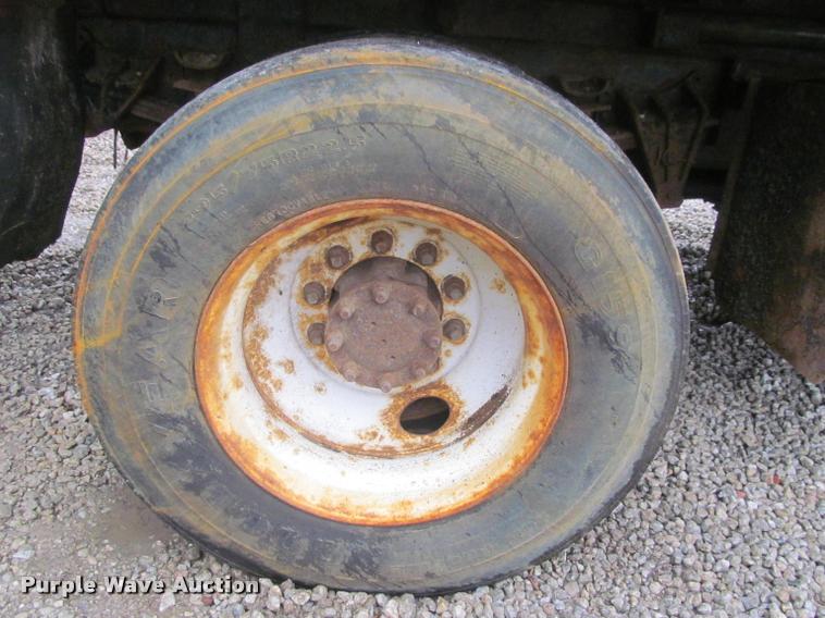 image for item DG9464 1993 International 4900 dump truck