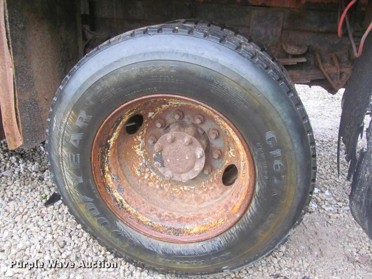 image for item DG9464 1993 International 4900 dump truck